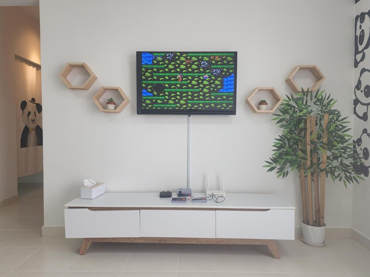 Appartamento Netflix Panda House 3B2R Rimbayu Kota Kemuning With Atari Games Teluk Panglima Garang Esterno foto